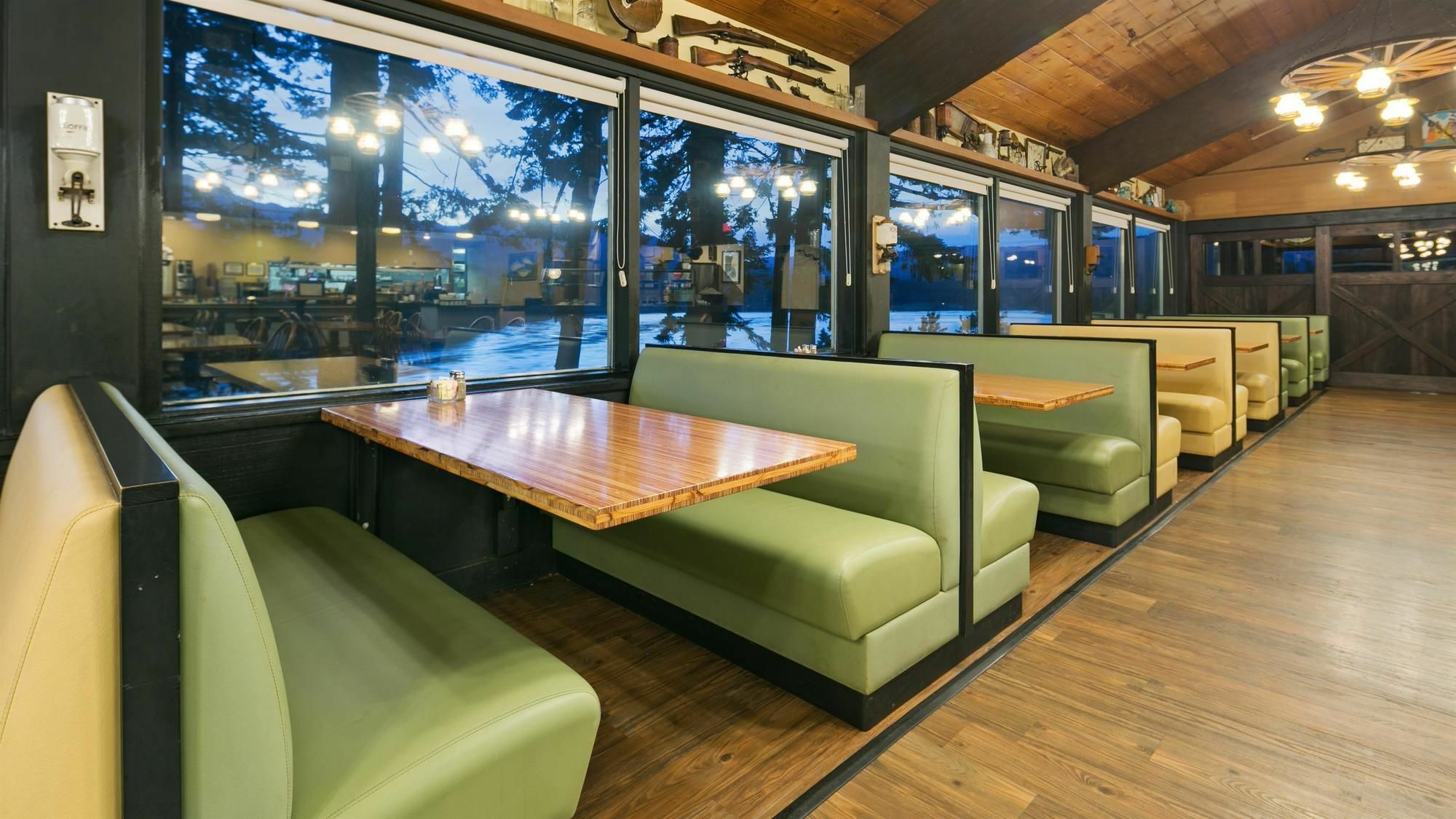 Best Western Plus Columbia River Inn Cascade Locks Exterior photo